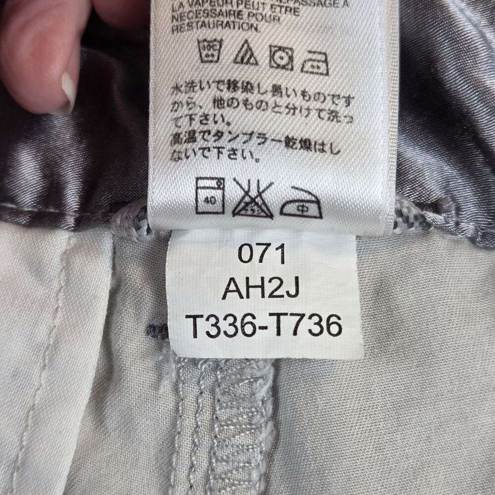 The North Face Womens Bamboo Blend Bermuda Shorts Gray 8 Walking Relaxed Fit - Picture 5 of 8